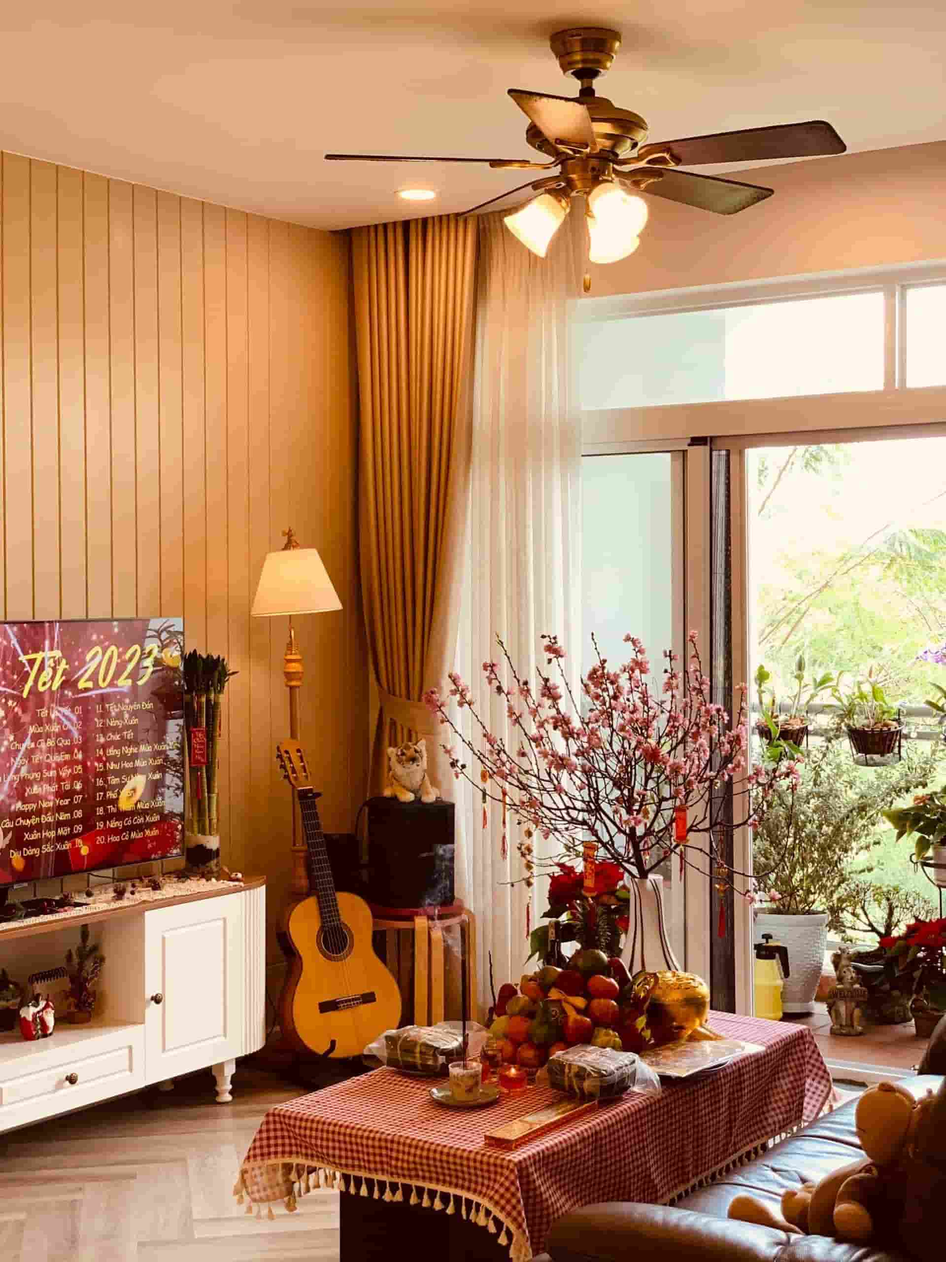 Quạt trần Hunter Seville vừa làm thoáng mát không gian, vừa tạo điểm nhấn thẩm mỹ đẹp mắt