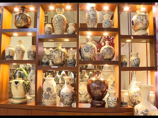 Bình gốm hoa văn mang ý nghĩa về sự may mắn
