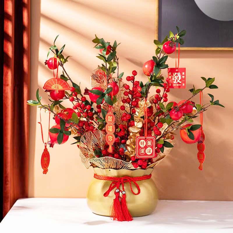 Sử dụng bình hoa trang trí hoặc hoa tươi