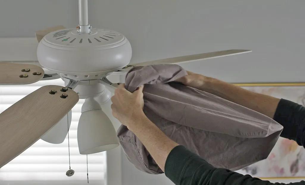 Vệ sinh quạt định kỳ tối thiểu 6 tháng 1 lần