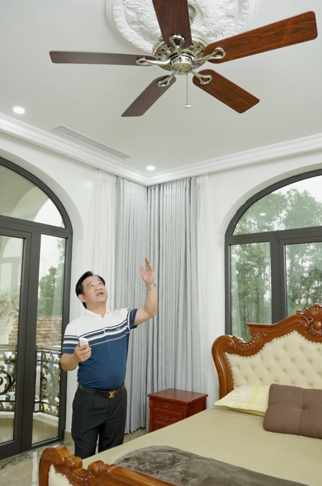 Quạt trần Mỹ Hunter Savoy tại phòng ngủ biệt thự nhà vườn nghệ sĩ Quang Tèo